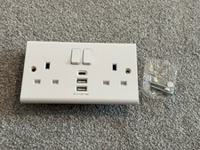 Deta S1288 Slimline Twin 13 Amp DP Switch Socket + 3 USB Charging Ports (White)