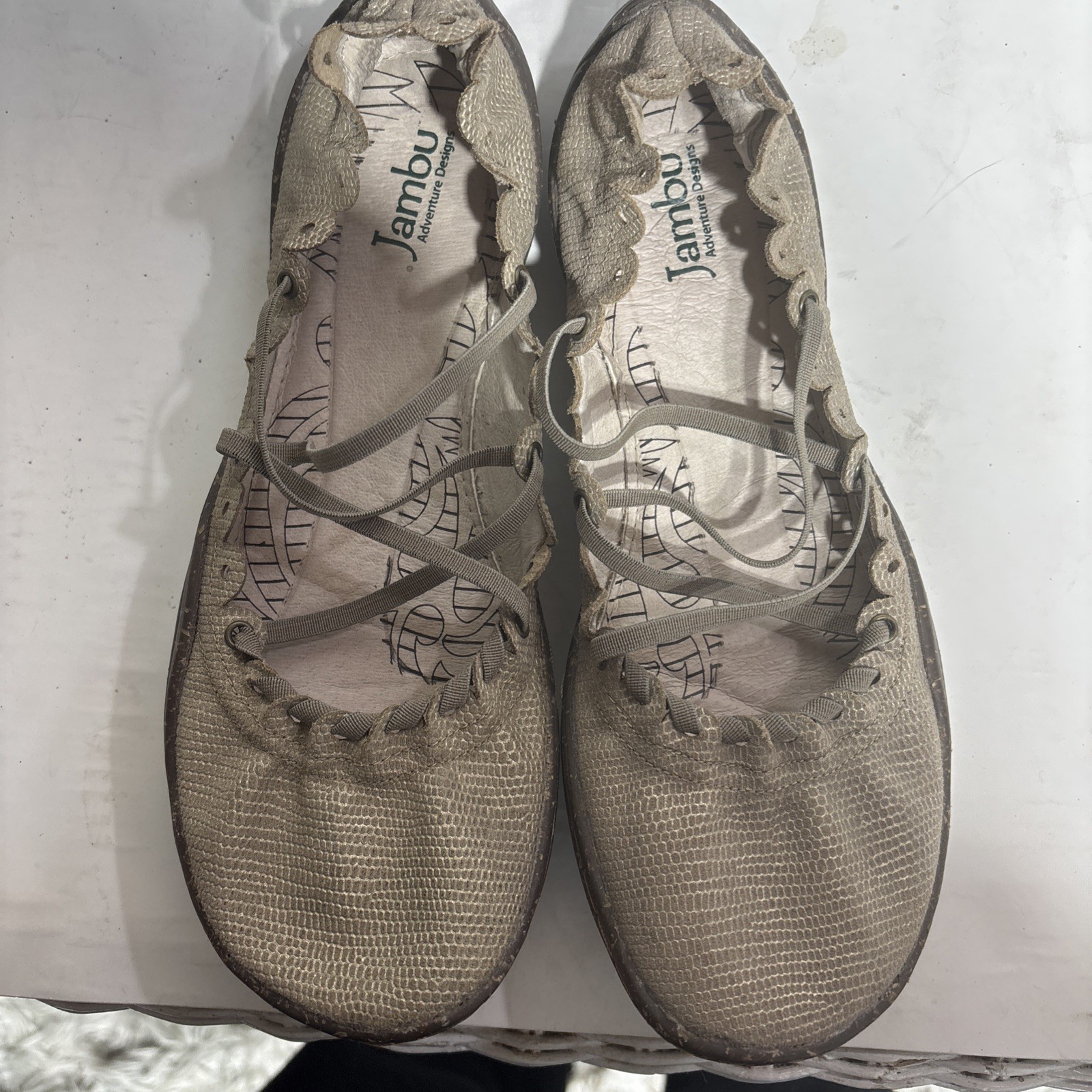 JAMBU Kettle Black/Gold MaryJane BARE-FEET Shoes Sz. 8.