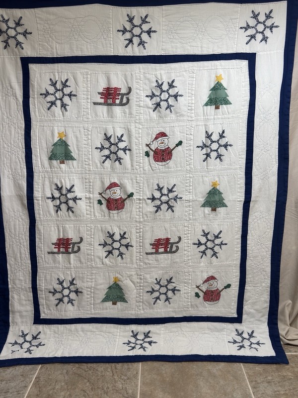 Vintage Inspired Hand Quilted Christmas Patchwork Quilt 62x79 twin #188