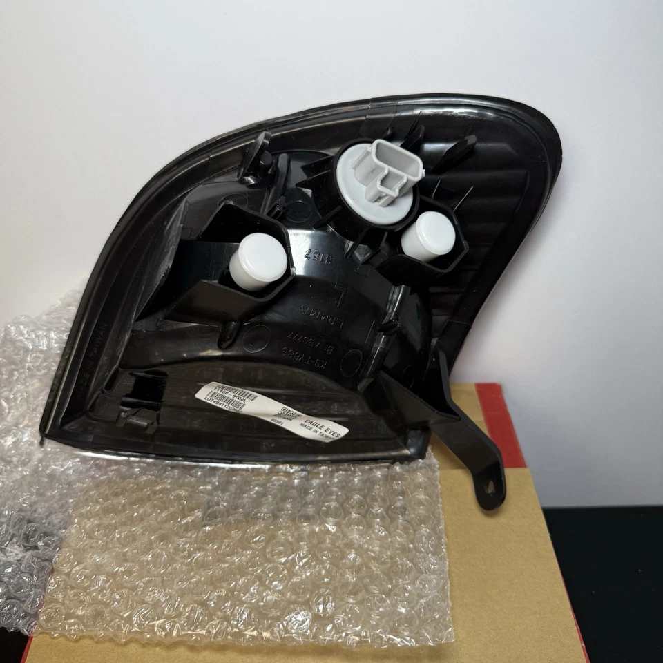 Lámpara de luz de señal de giro Dorman 1630910 lado del conductor para Toyota Tundra 2000-2004 Foto 3 de 4