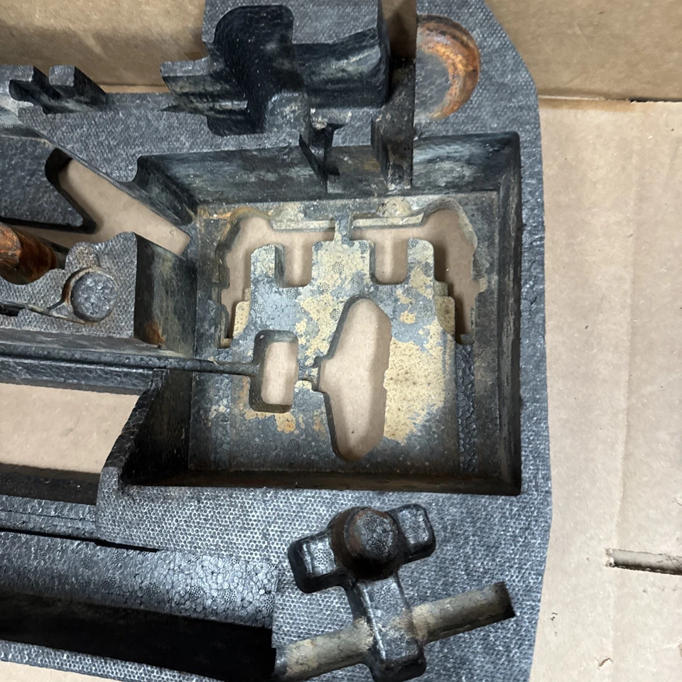 Herramienta de emergencia Audi R8 2008 2011 2012 2014 2015 fabricante de equipos originales neumáticos espuma almacenamiento con volantes 1625 Foto 3 de 4