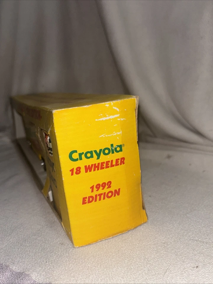 Vintage 1992 Crayola Big Rig 18 Wheeler w/24 Crayons, New In Box - Image 4 of 4