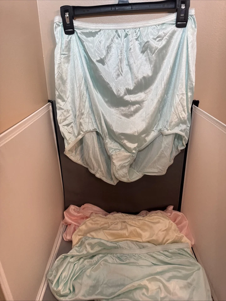 Vintage New 4 Pairs Women’s Cotillion Laura Gayle 100% Nylon  Size 11 USA - Image 4 of 4