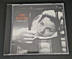 THE SMITHS SINGLES BOX 　シリアル番号あり Amazon.co.jp: Singles Box: ミュージック