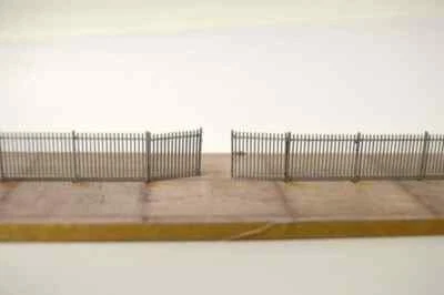 SCALE MODEL SCENERY 2M PALISADE SECURITY FENCING & GATES LASER CUT N GAUGE MODEL RAILWAY - LX055-N