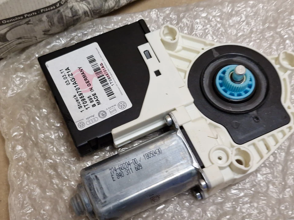 Seat Altea 5P Leon 1P Passat CC Front Right Window Motor 1T0959701AG Z1A Genuine - Image 2 of 4