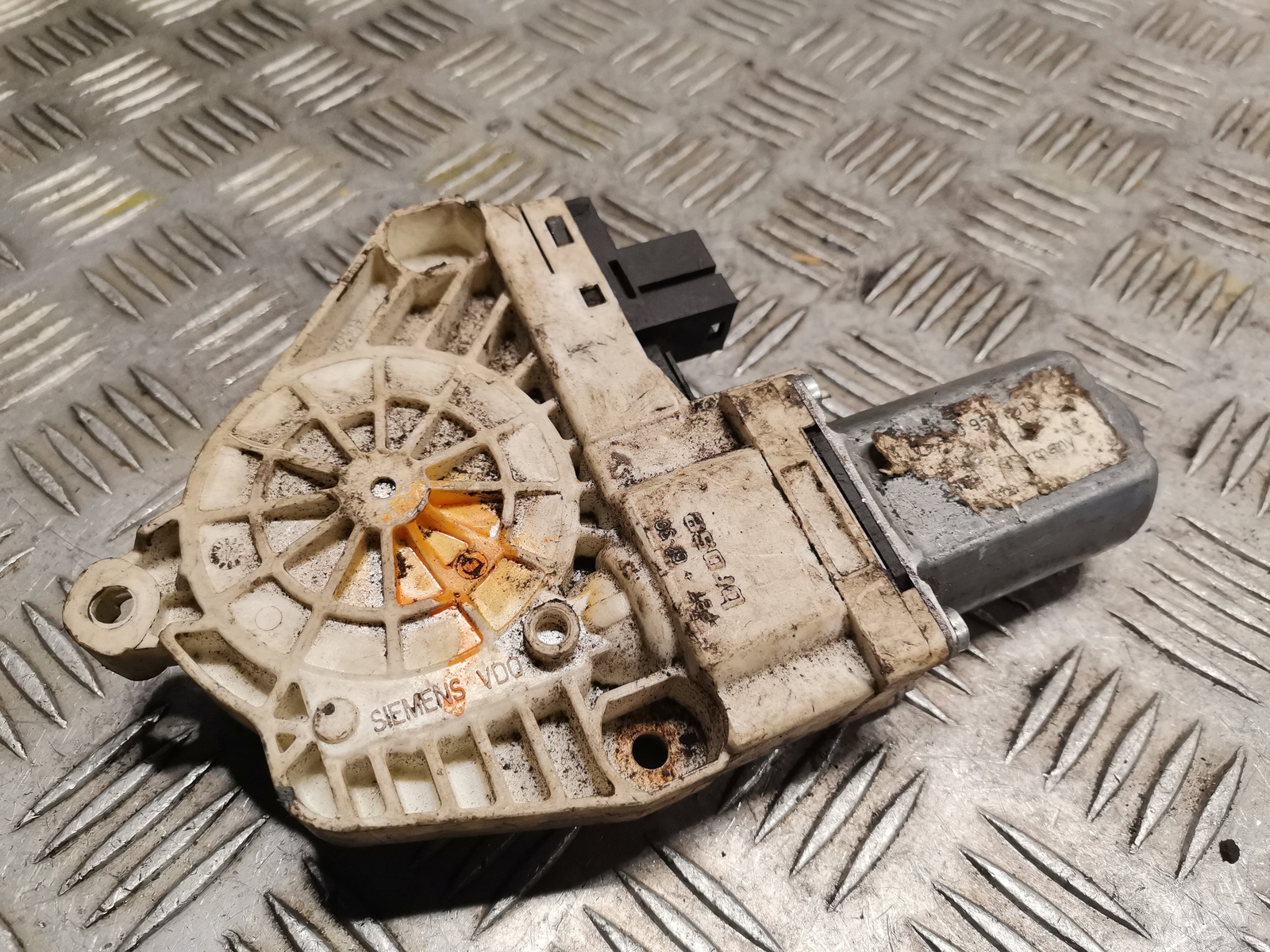 Picture 1 of 4