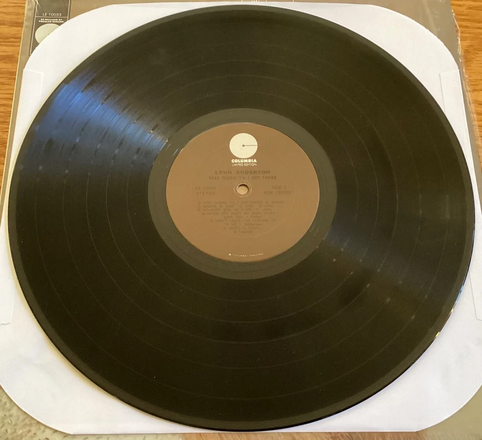 Lynn Anderson “Stay There ‘Til I Get There" 33 1/3 rpm LP record, LE10053 - Image 3 of 4
