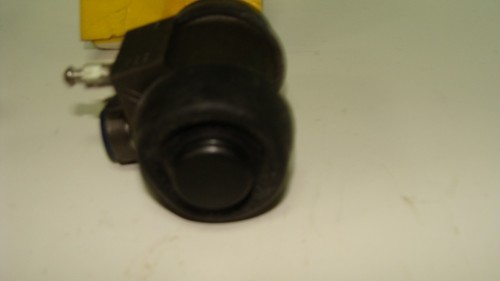 VAUXHALL VIVA HB & HC & FIRENZA RH-SIDE REAR WHEEL CYLINDER - Picture 2 of 5