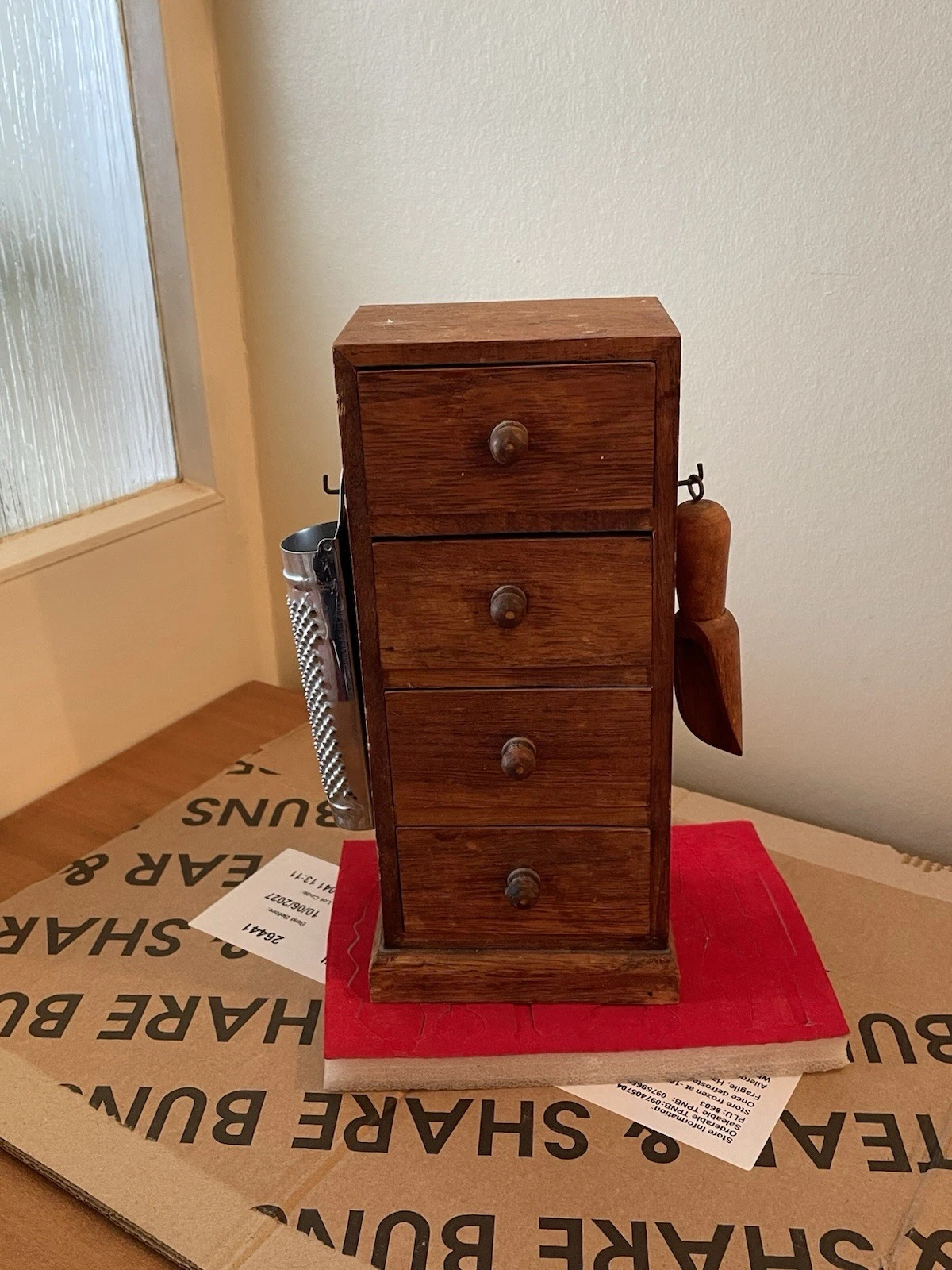 WOODEN STAINED OAK 4 DRAW SPICE DRAWBCOMPLETE WITH METAL GRATER AND WOODEN SPOON