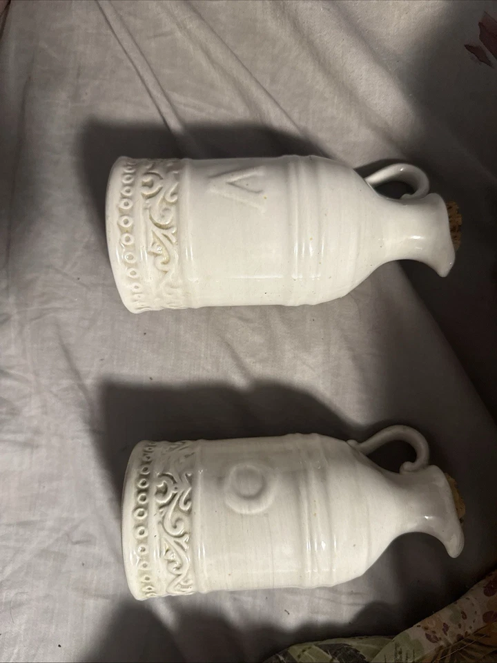Valencia 2 pc Set Ceramic Corked Vinegar And Oil - Image 2 of 2