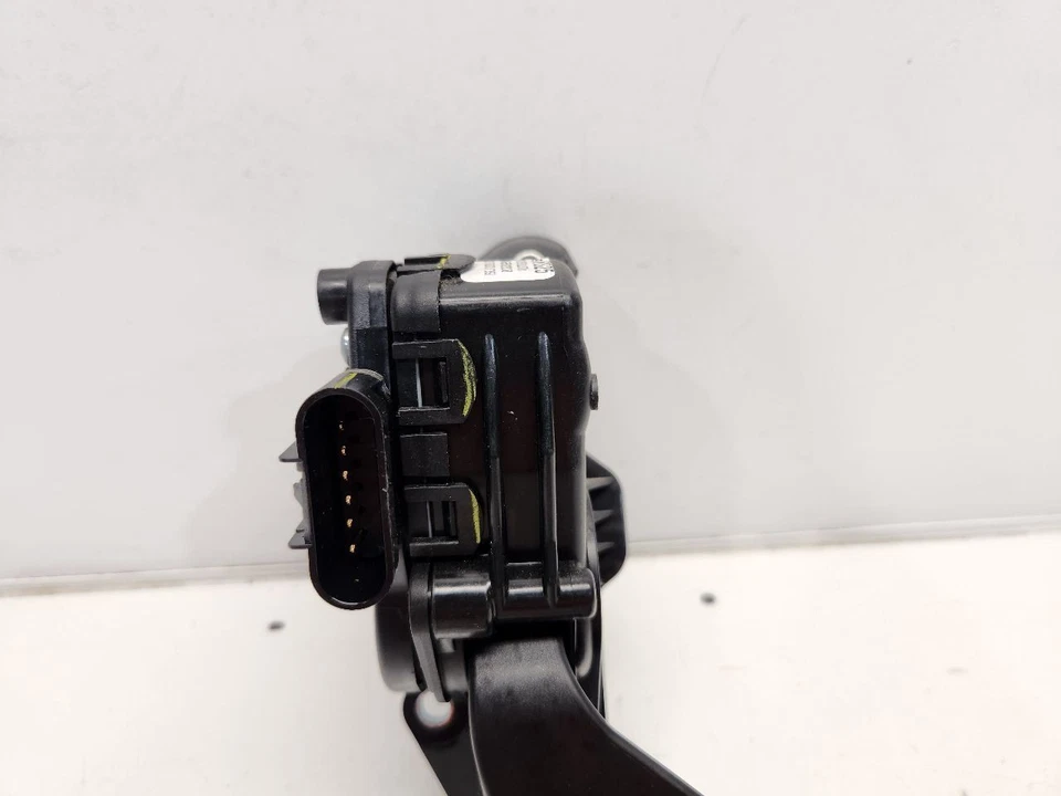 Chevrolet Silverado 1500 2016 (5,3 L/AT) pedal acelerador - DBW/conducción por cable Foto 2 de 4