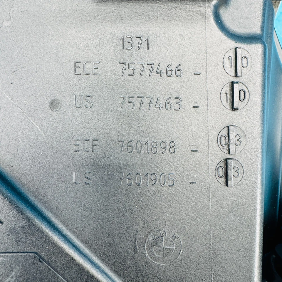 Carcasa de caja de filtro de aire derecho BMW 650i 2012-2017 OEM 13717577463 Foto 2 de 4