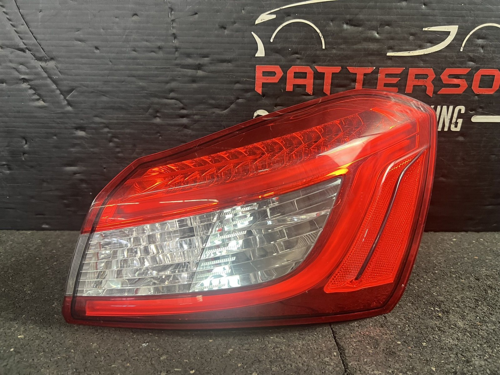 14-17 MASERATI GHIBLI PASSENGER RH QUARTER PANEL MOUNTED TAIL LIGHT STOP LAMP