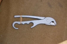 New Winco Premium Pizza Pan Pot Gripper  Cast Aluminum