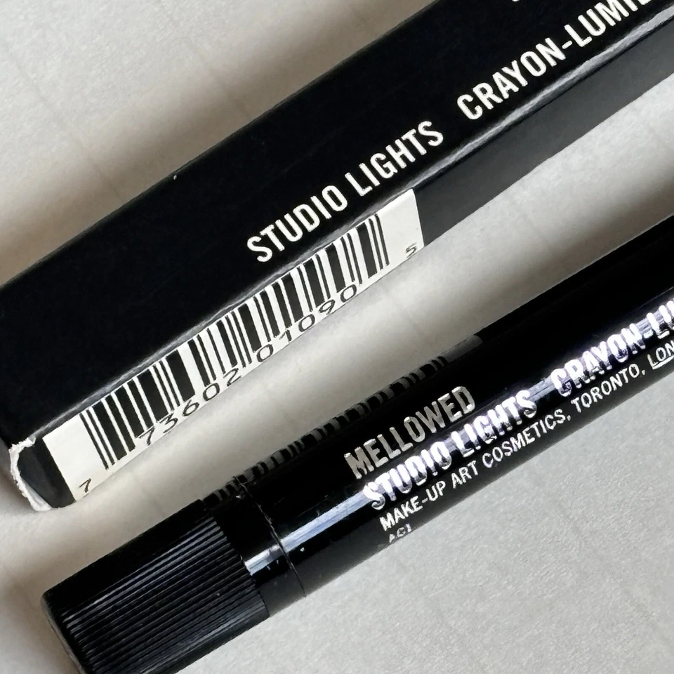 MAC MELLOWED STUDIO LIGHTS (HIGHLIGHTER/BRIGHTENER) - COLLECTIBLE! - Image 3 of 4