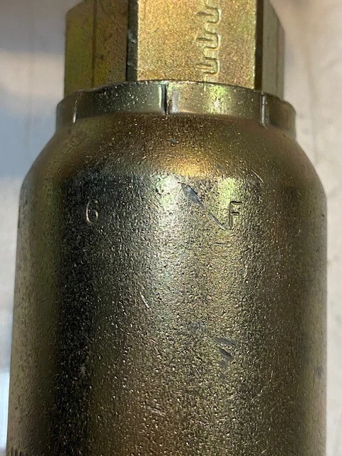 Parker 16F78-16-16 | KG | Montaje de manguera de crimpado 6-1/4" H 19 mm ID 52 mm OD Foto 3 de 4