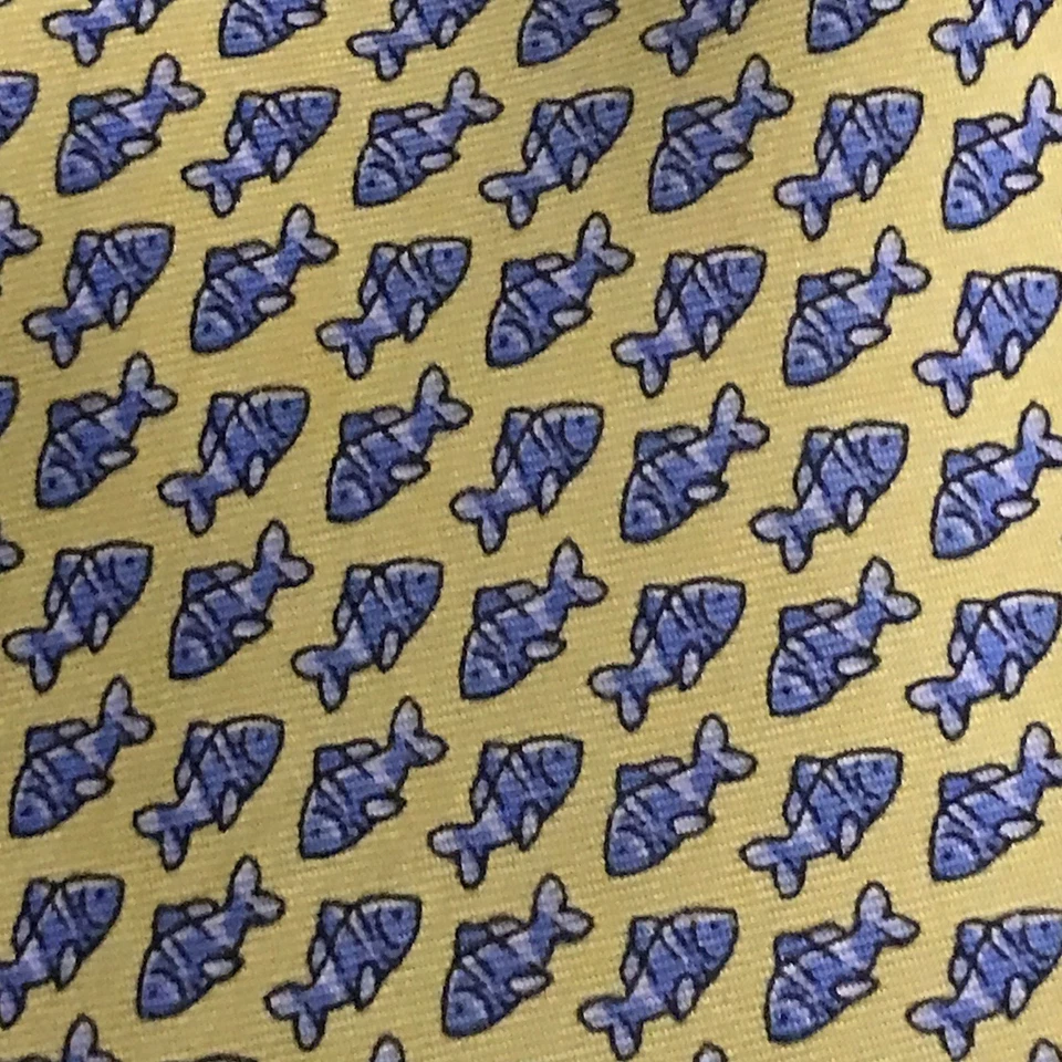 Gravata de seda com estampa de peixe pequeno amarelo azul IZOD - Imagem 2 de 4