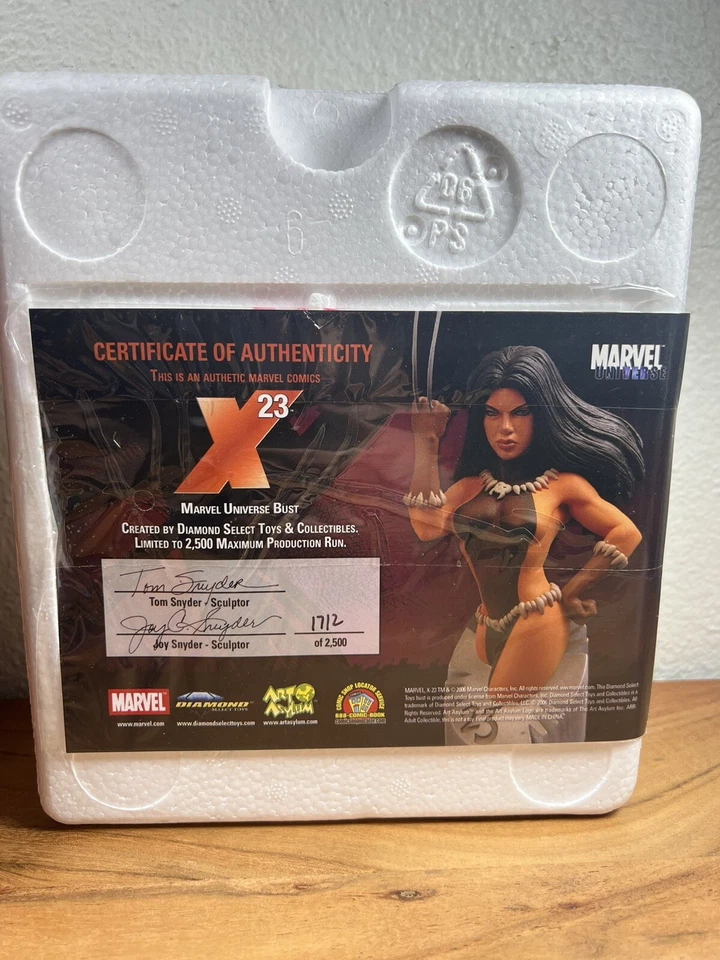 X-23 Marvel Universe Bust 迷你雕像 带 CoA 1659/2500 — 第 2/4 张图片