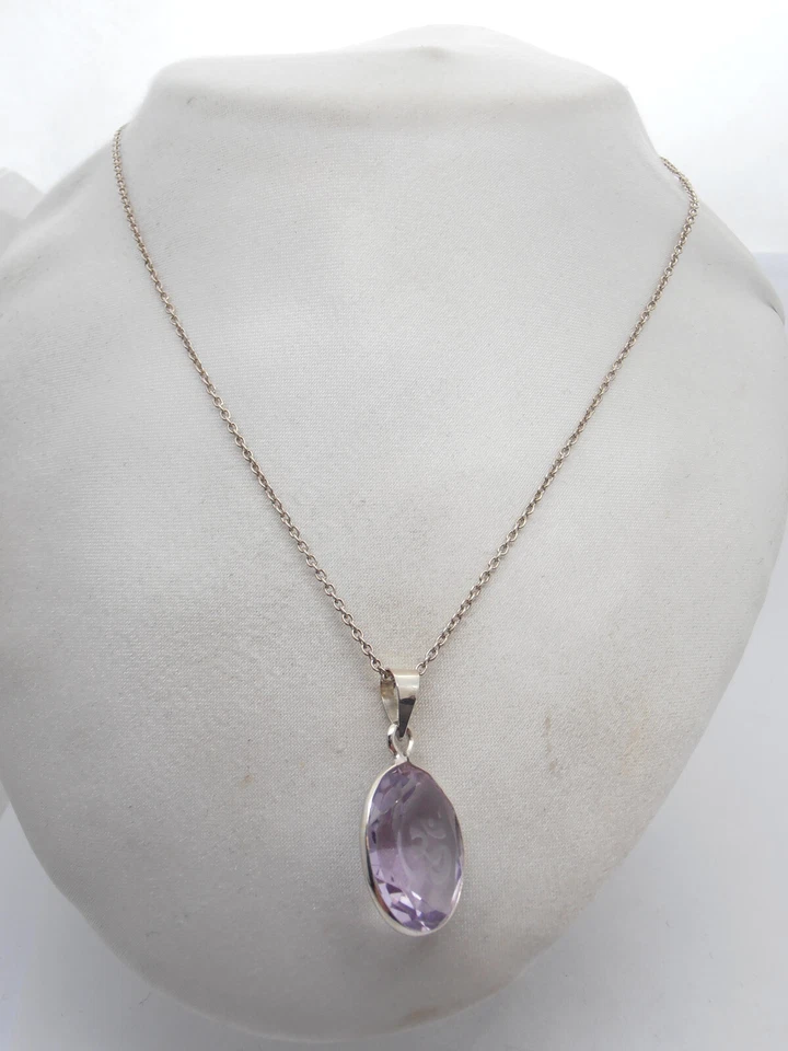 Ciondolo e Catenina in Argento 925 con Ametista viola naturale con inciso "OM" - Immagine 3 di 4