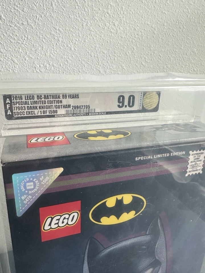 LEGO DC Comics Super Heroes: The Dark Knight of Gotham City (77903)—AFA 9.0 Foto 3 de 4