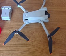 Drone DJI Mini 3 con control remoto RC-N1 es absolutamente NUEVO y sin volar