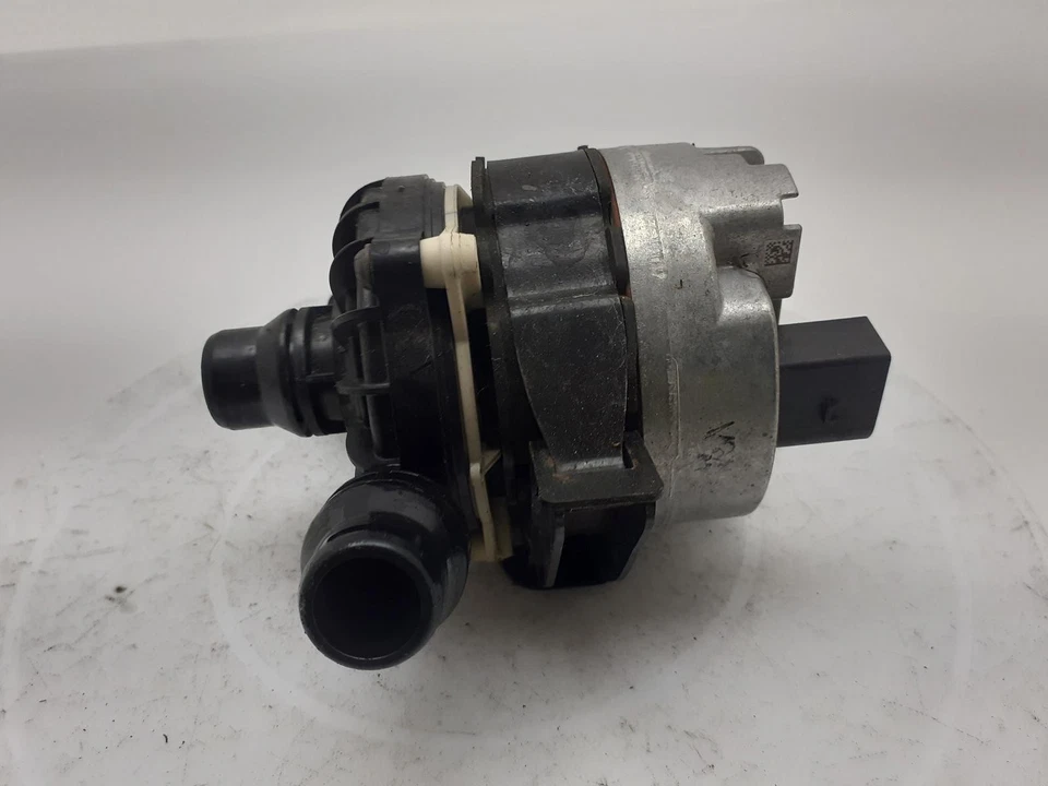 ASTON MARTIN DB11 Water Pump 2016-2023  - Image 3 of 4