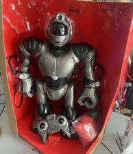 Sharper Image Robosapien V2 22  Programmable Robot Toy w/ Remote 2004