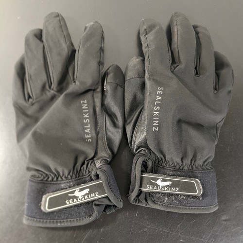 SealSkinz Black All Seasons Gloves, Women's Size Unknown S/M?