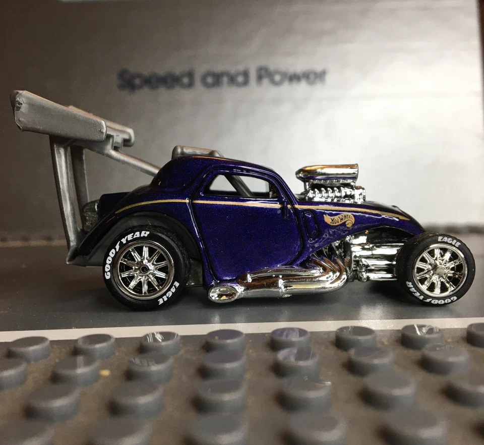 Troca de rodas Hot Wheels 1999 First Editions '52 Fiat 500C super personalizada pilotos reais - Imagem 4 de 4