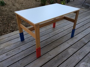 adjustable height kids table