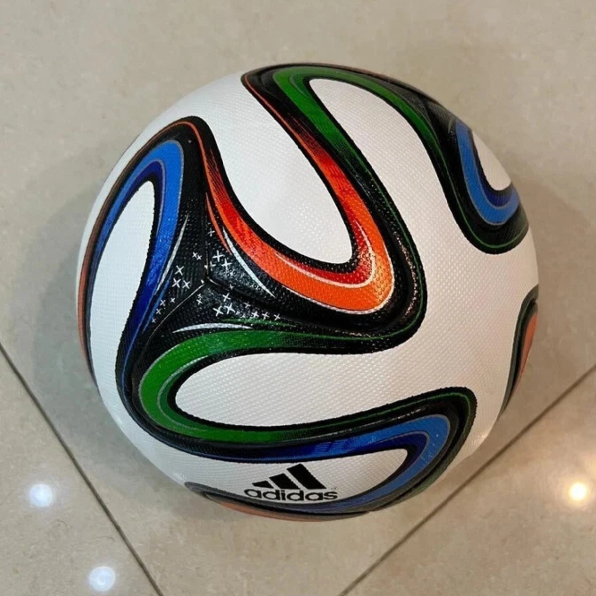 adidas Brazuca 公式試合球 Latest Adidas Brazuca 2014 FIFA World Cup Brazil Official