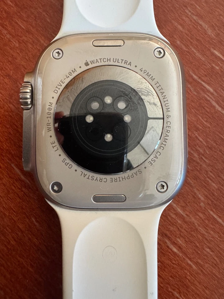 Apple Watch Ultra 1ère Gen (GPS + Cellular, 49mm) Montre connectée - Photo 2/4