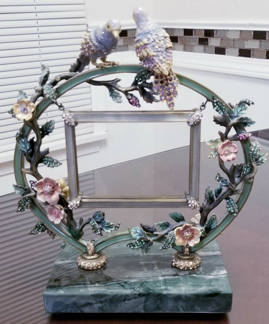 JAY STRONGWATER LOVE BIRDS FRAME ON MARBLE SWAROVSKI. 3" x 4" PHOTO for
