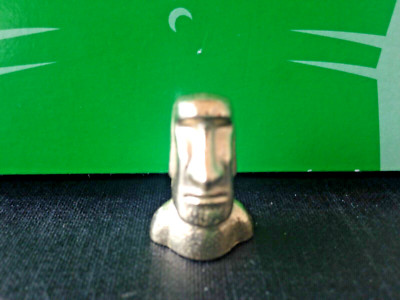Monopoly Here & Now World Edition Spielstück Medaille Gold Osterinsel Statue