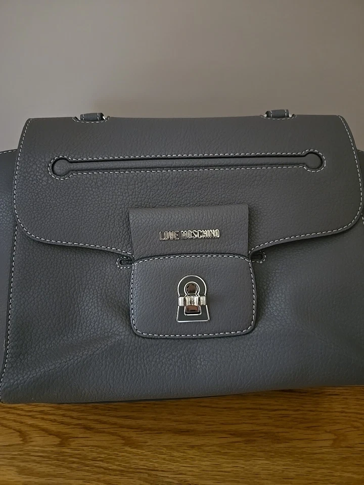 Bolso de Hombro Love Moschino Gris Grande Gris con Plumero Forro Rojo Muy Bonito Foto 3 de 4