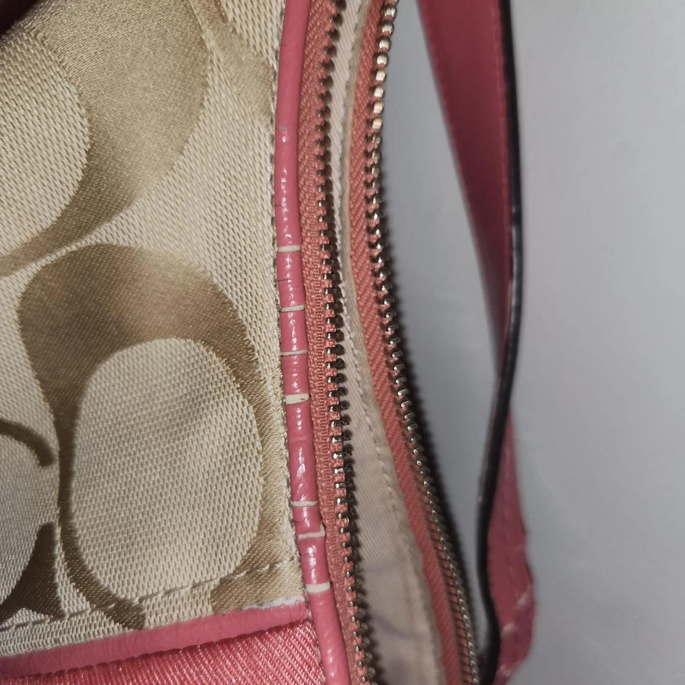 Bolso de Hombro Hobo Convertible a Rayas Coach Signature Cartera Passion Berry F21873 Foto 4 de 4