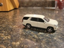 Greenlight 23 Chevy Tahoe Premier Showroom Floor Tire n Wheel Swapped Mint 