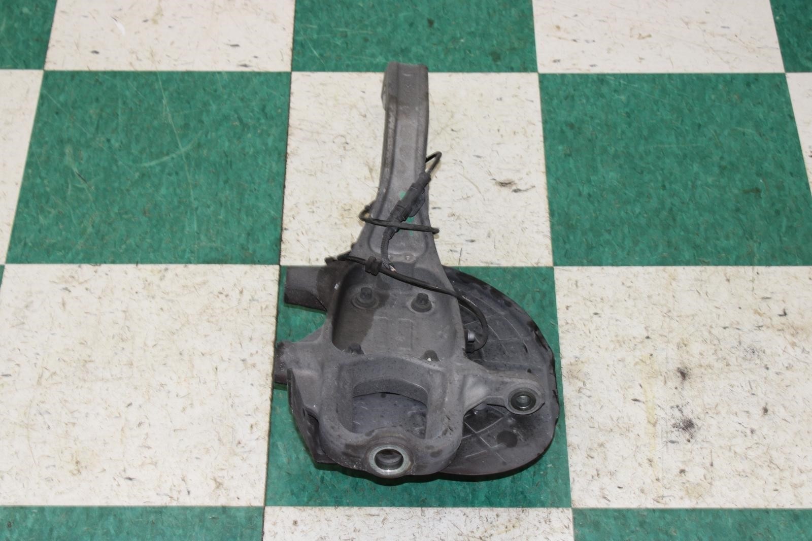 14-17 Ghibli Passenger RH RF Front Bearing Hub Spindle Knuckle Unit Factory OEM