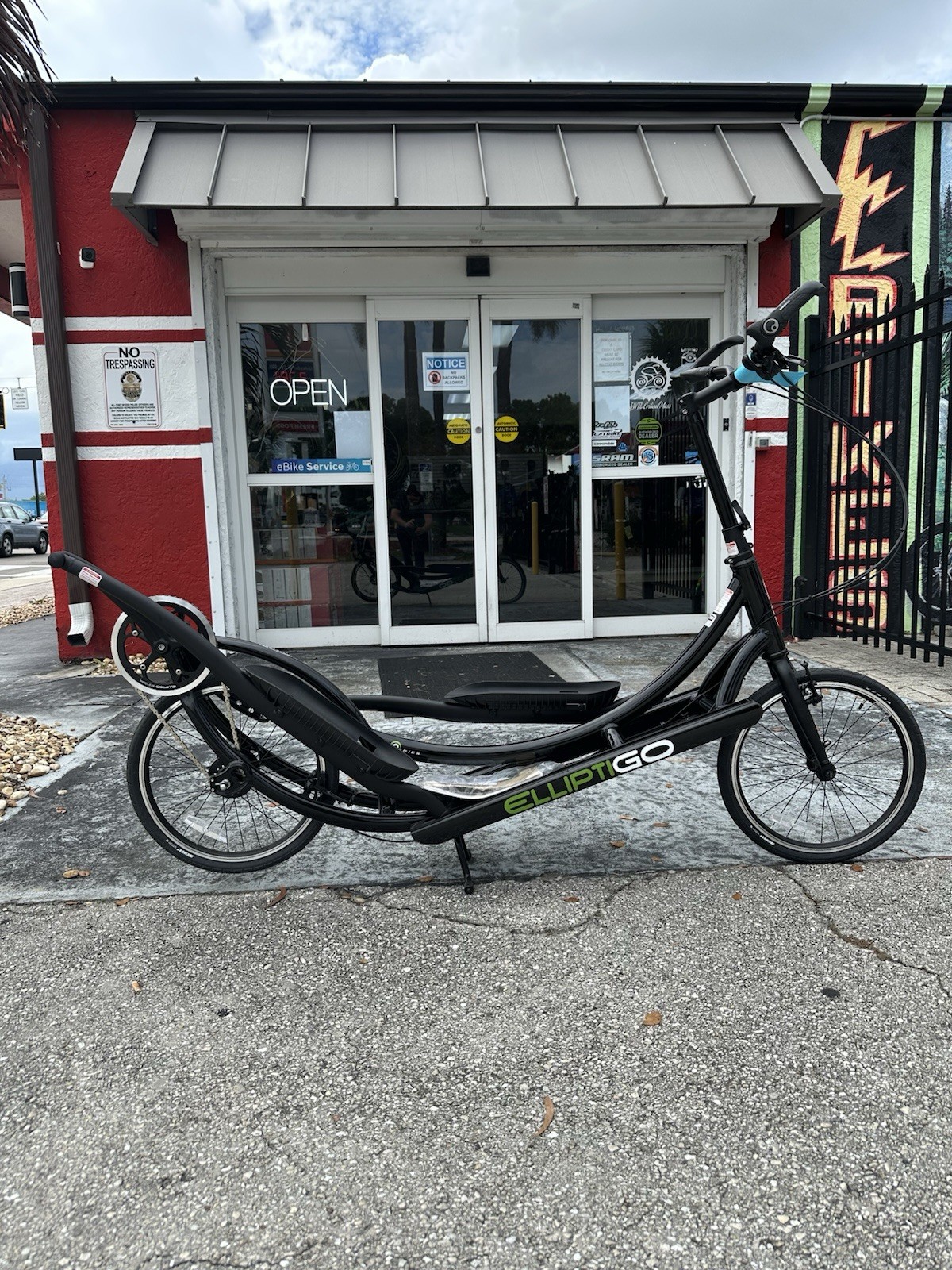 ElliptiGO 8speed Black Stand Up Bike Mint Condition USED