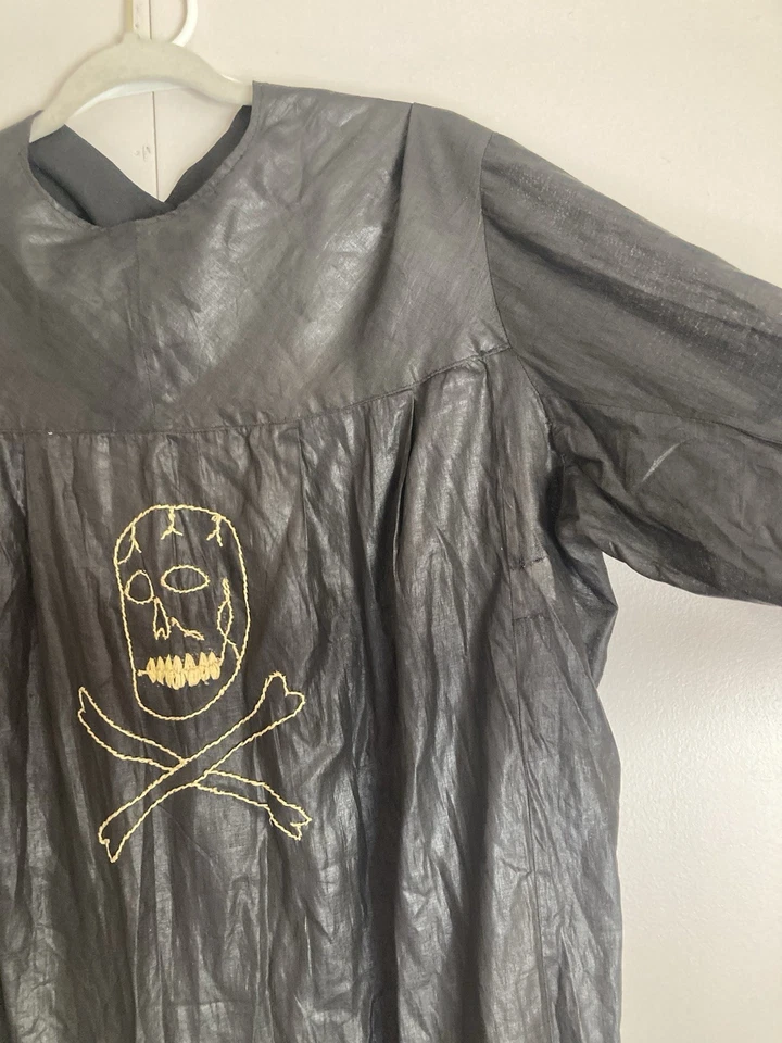 Старинный редкий странный стипендиальный церемониальный халат с черепом и скрещенными костями *ЧИТАЙТЕ* - Изображение 2 из 4