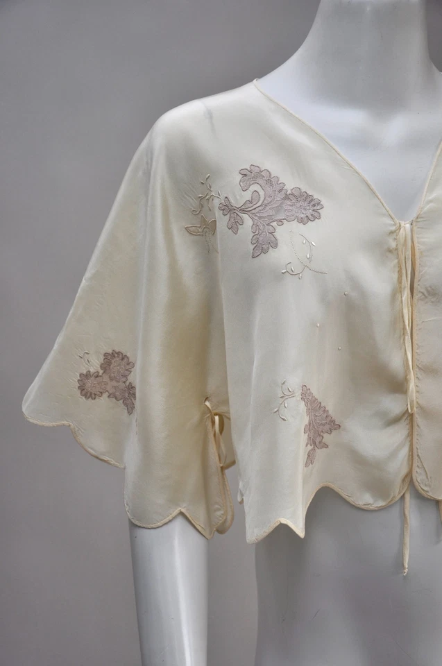Antique VTG 1920s Soft Butter Yellow Silk & Lace Capelet Shirt Bed Jacket XS-L - Image 2 of 4