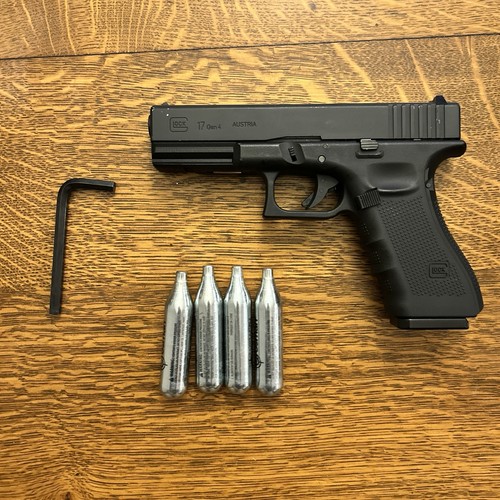 Used Umarex Glock 17 Gen 4 CO2 .177 BB Blowback Gun With 4 Co2 Cartridges & Key