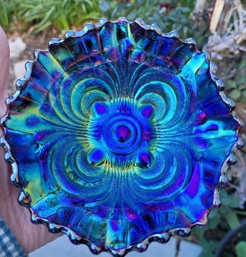 VINTAGE ELECTRIC PURPLE IMPERIAL CARNIVAL GLASS SCROLL EMBOSSED 5 1/2 " BOWL