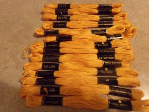 14 VINTAGE STAR SIX STRAND COTTON AMERICAN THREAD FLOSS /BOX DEEP YELLOW #1007 - 第 2/5 張圖片