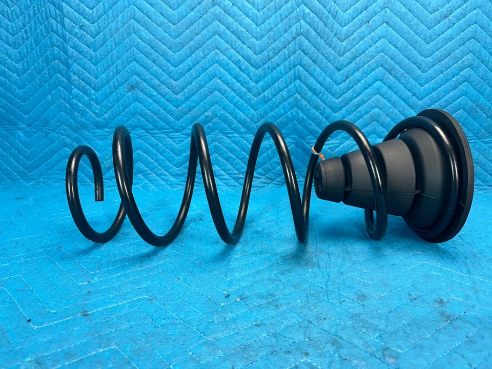 Muelle helicoidal trasero Lexus LX570 con aislador de goma lado del pasajero 2008-2021 OEM Foto 3 de 4