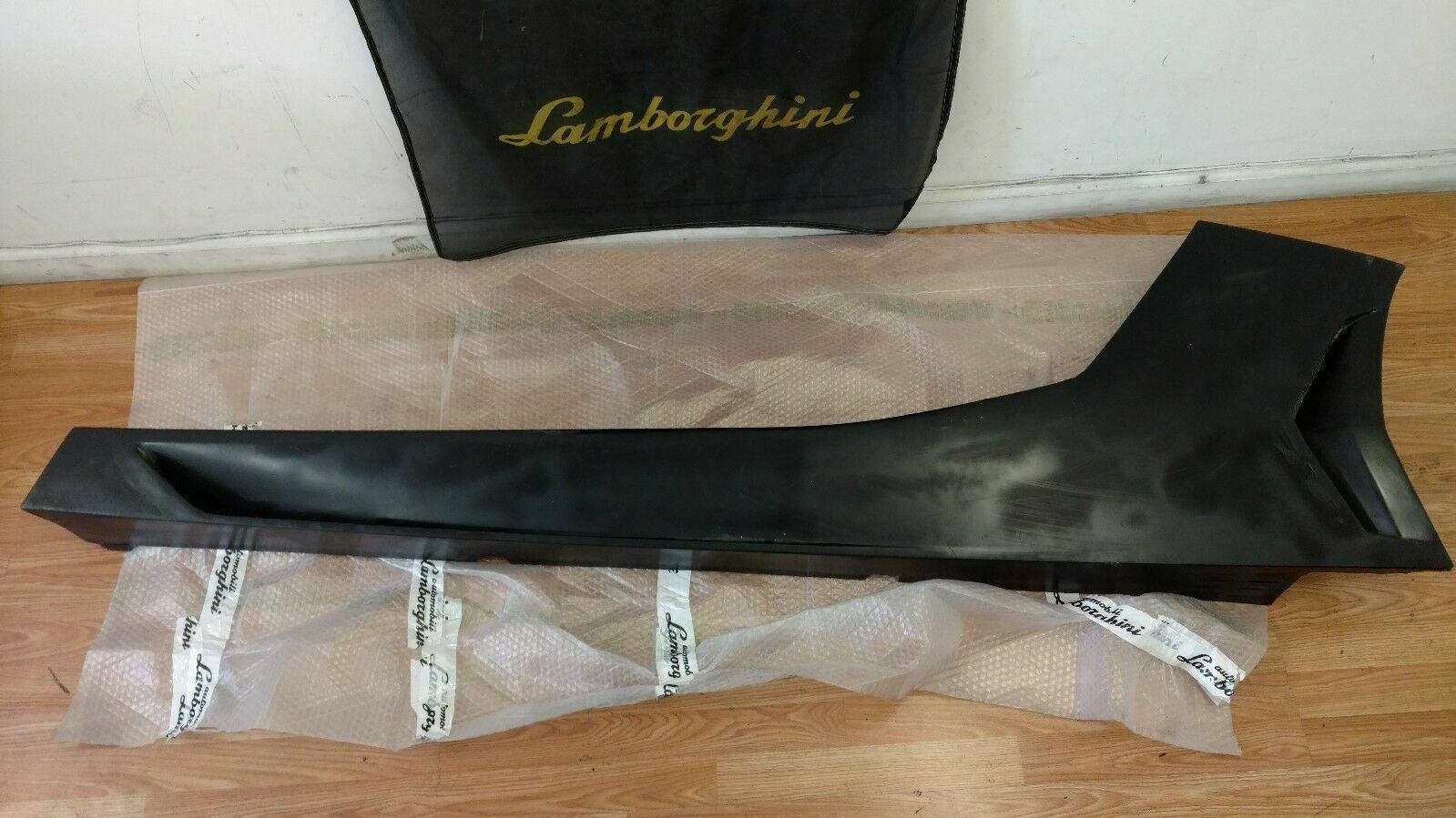 LAMBORGHINI AVENTADOR DRIVER LEFT SIDE ROCKER PANEL 