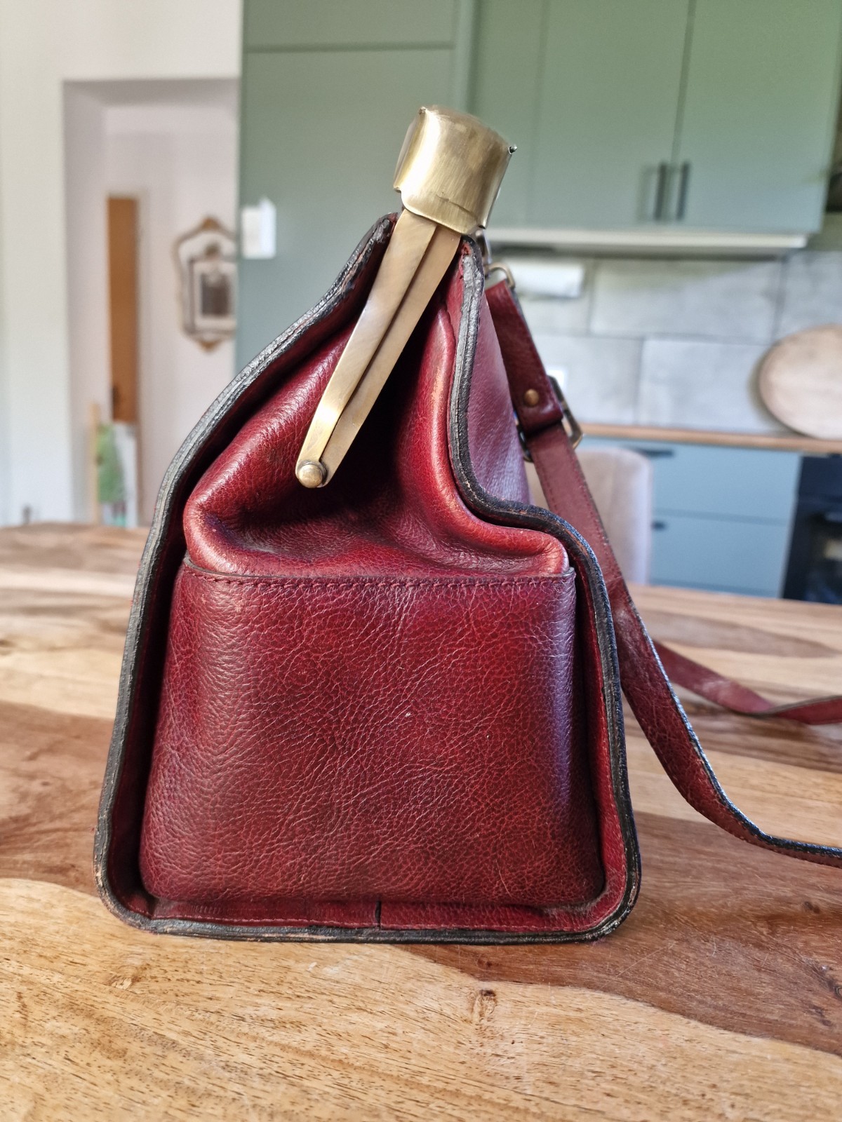 Vintage Salamander Ledertasche, Oxblood Bordeaux, Messingrahmen 4