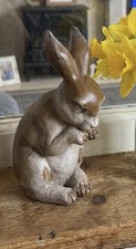 Realistic Grooming Rabbit Ornament - Rustic Wood-Effect Resin - 15.5cm