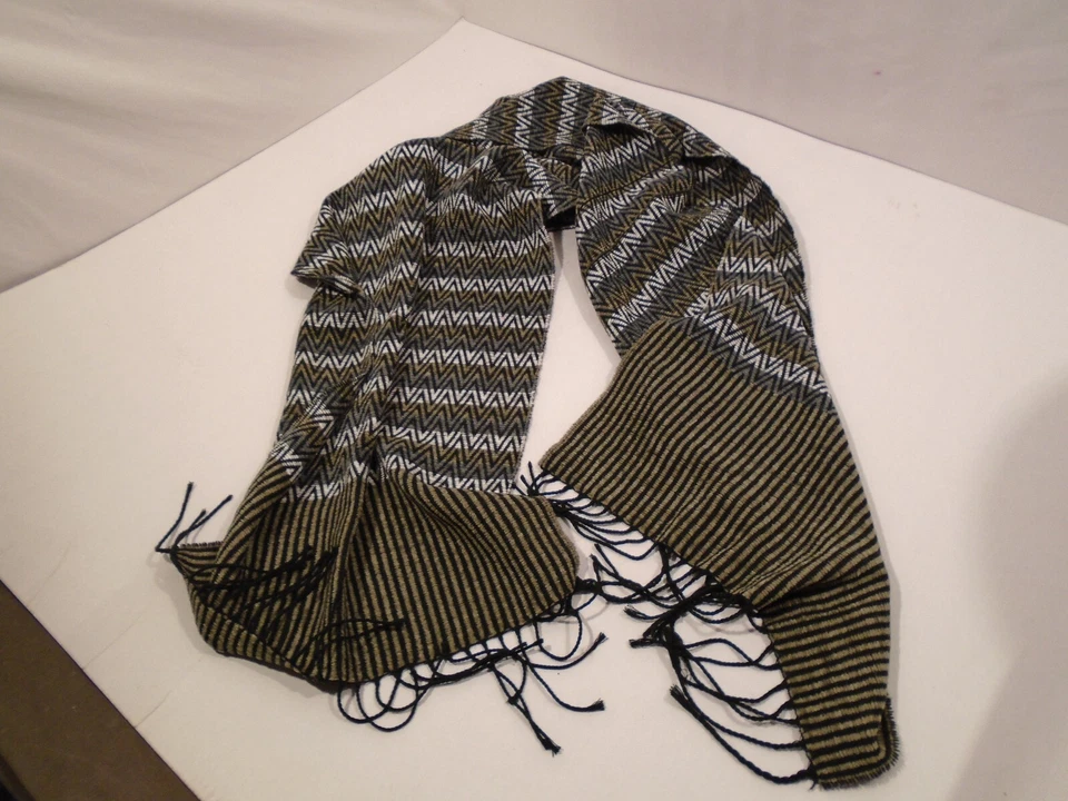 "Bufanda acrílica hecha en Italia con flecos, Chevron gris negro patrón raro 16x66"" nueva" Foto 4 de 4